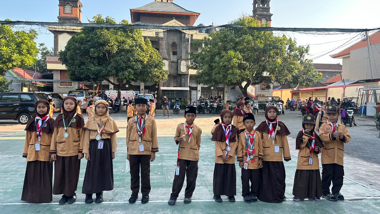 🌟 Bintang Prestasi: Datang Paling Awal, Bukti Disiplin dan Semangat Belajar Sejak Pagi